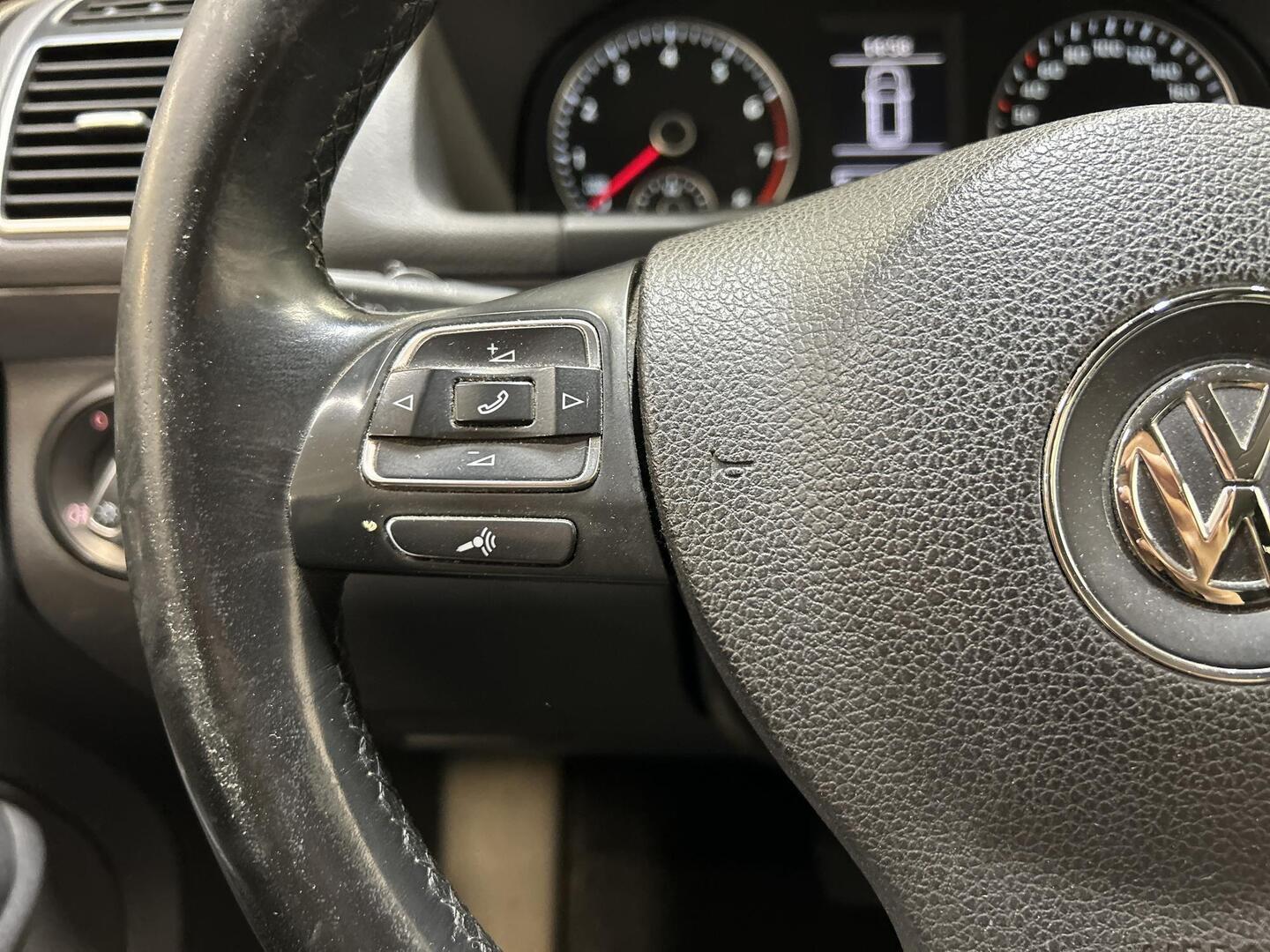 VOLKSWAGEN Touran 2014