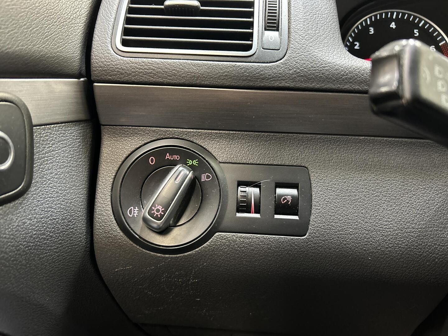 VOLKSWAGEN Touran 2014