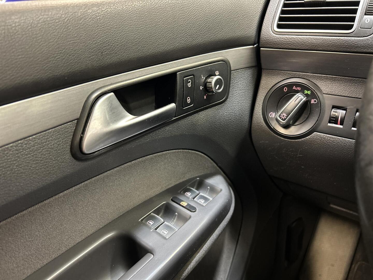 VOLKSWAGEN Touran 2014