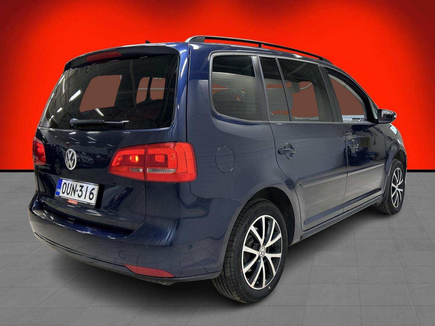 VOLKSWAGEN Touran 2014