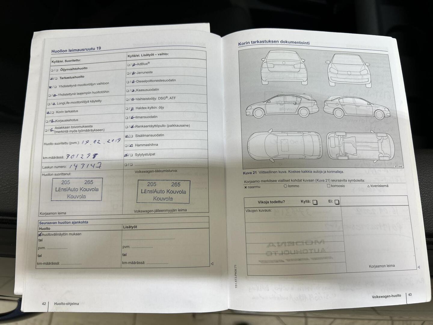 VOLKSWAGEN Touran 2014