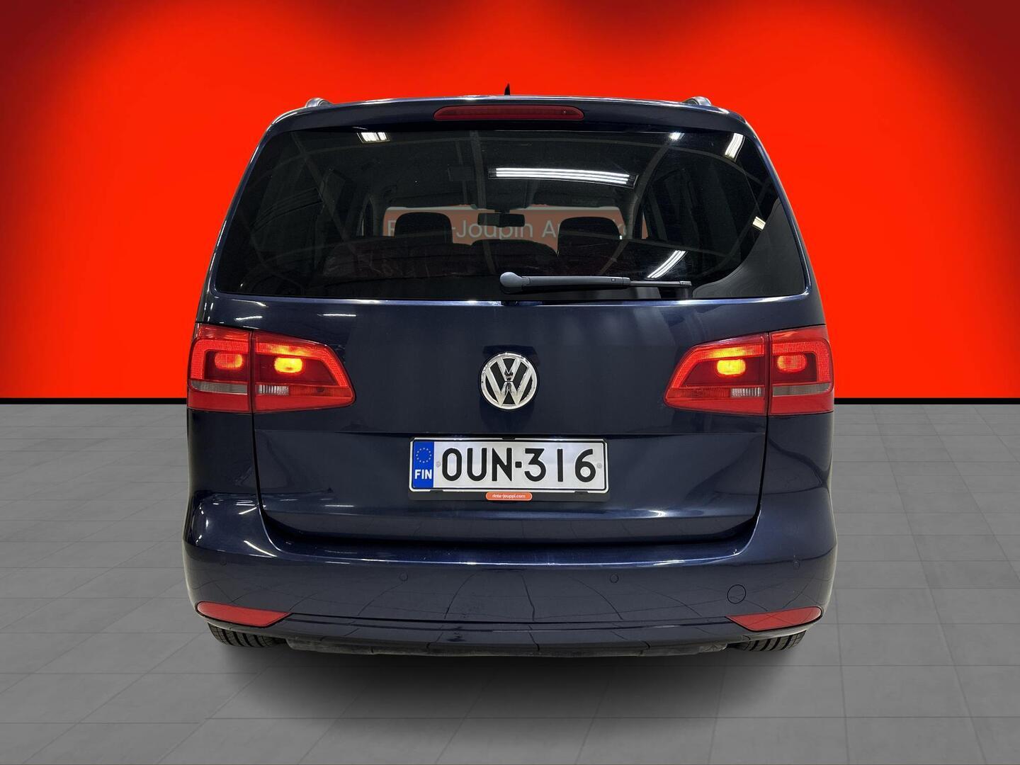 VOLKSWAGEN Touran 2014