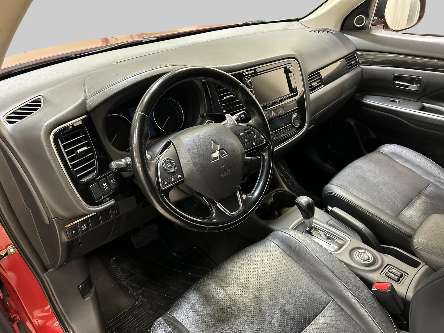 MITSUBISHI Outlander 2016