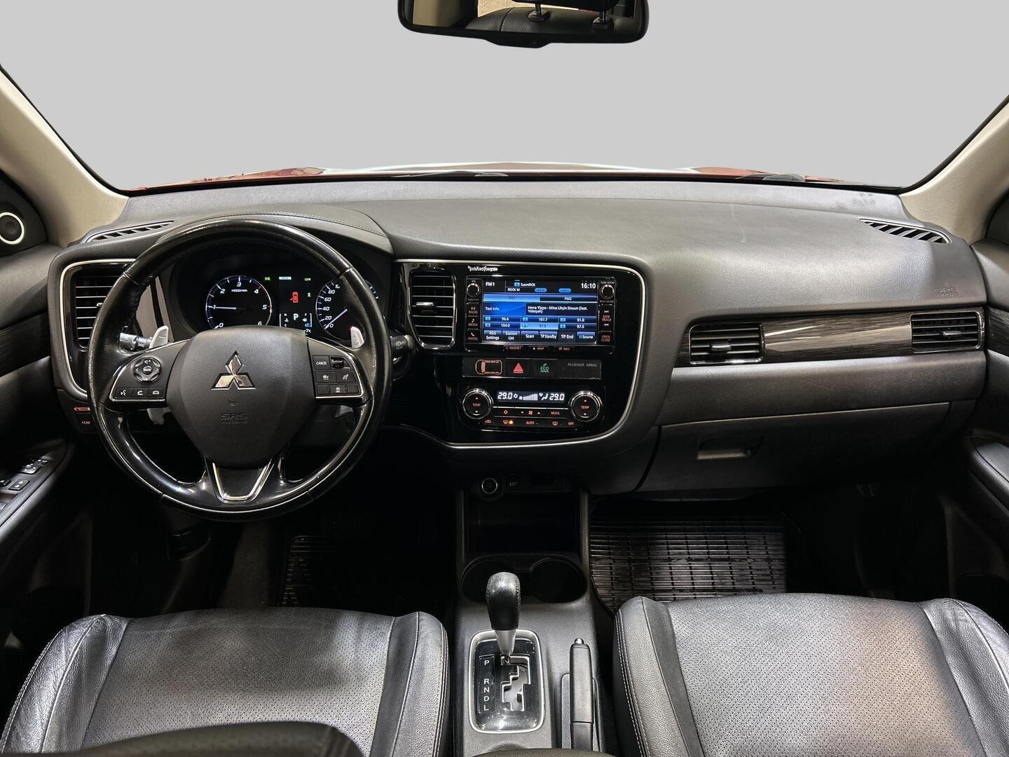 MITSUBISHI Outlander 2016