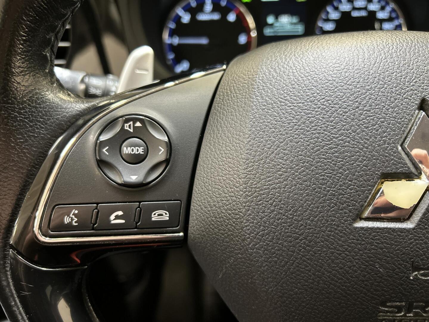 MITSUBISHI Outlander 2016