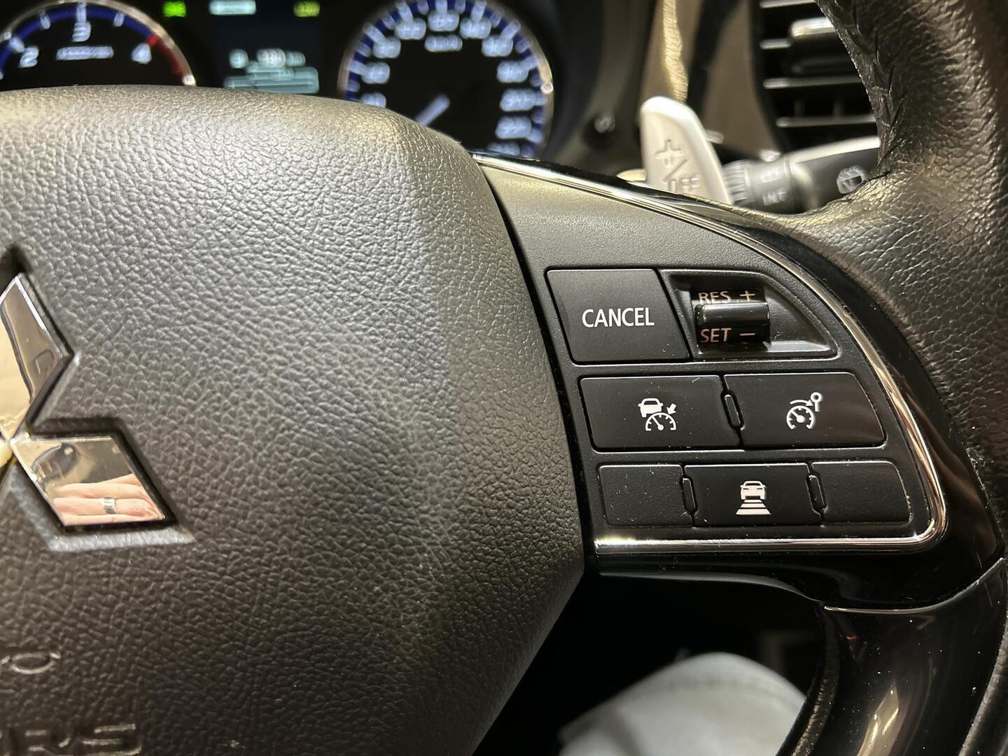 MITSUBISHI Outlander 2016