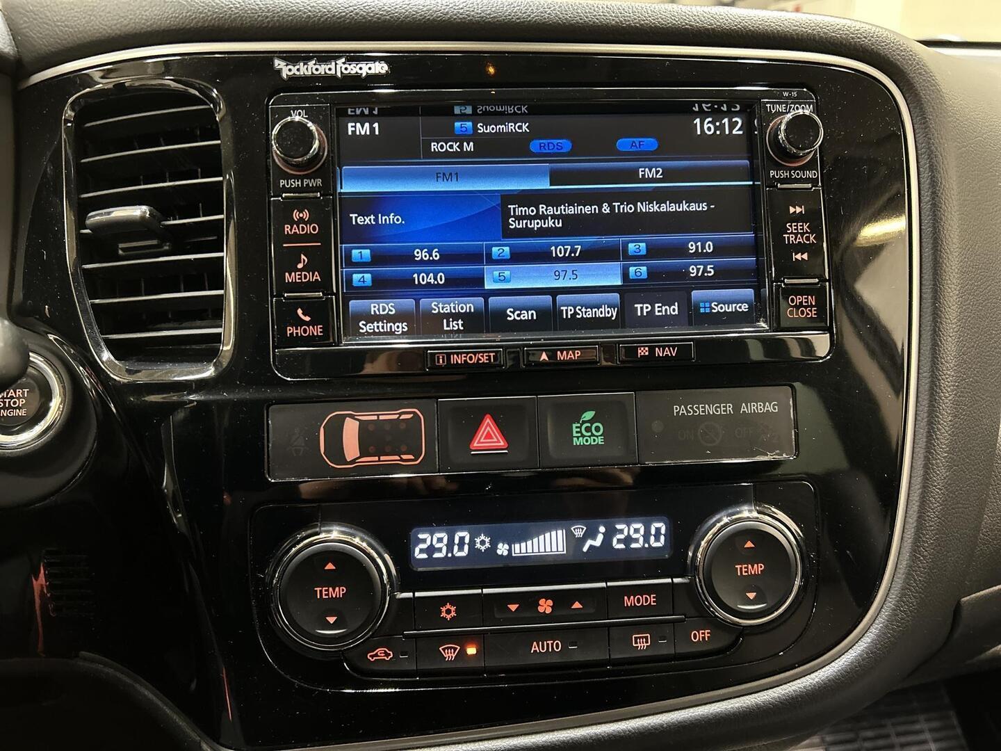 MITSUBISHI Outlander 2016