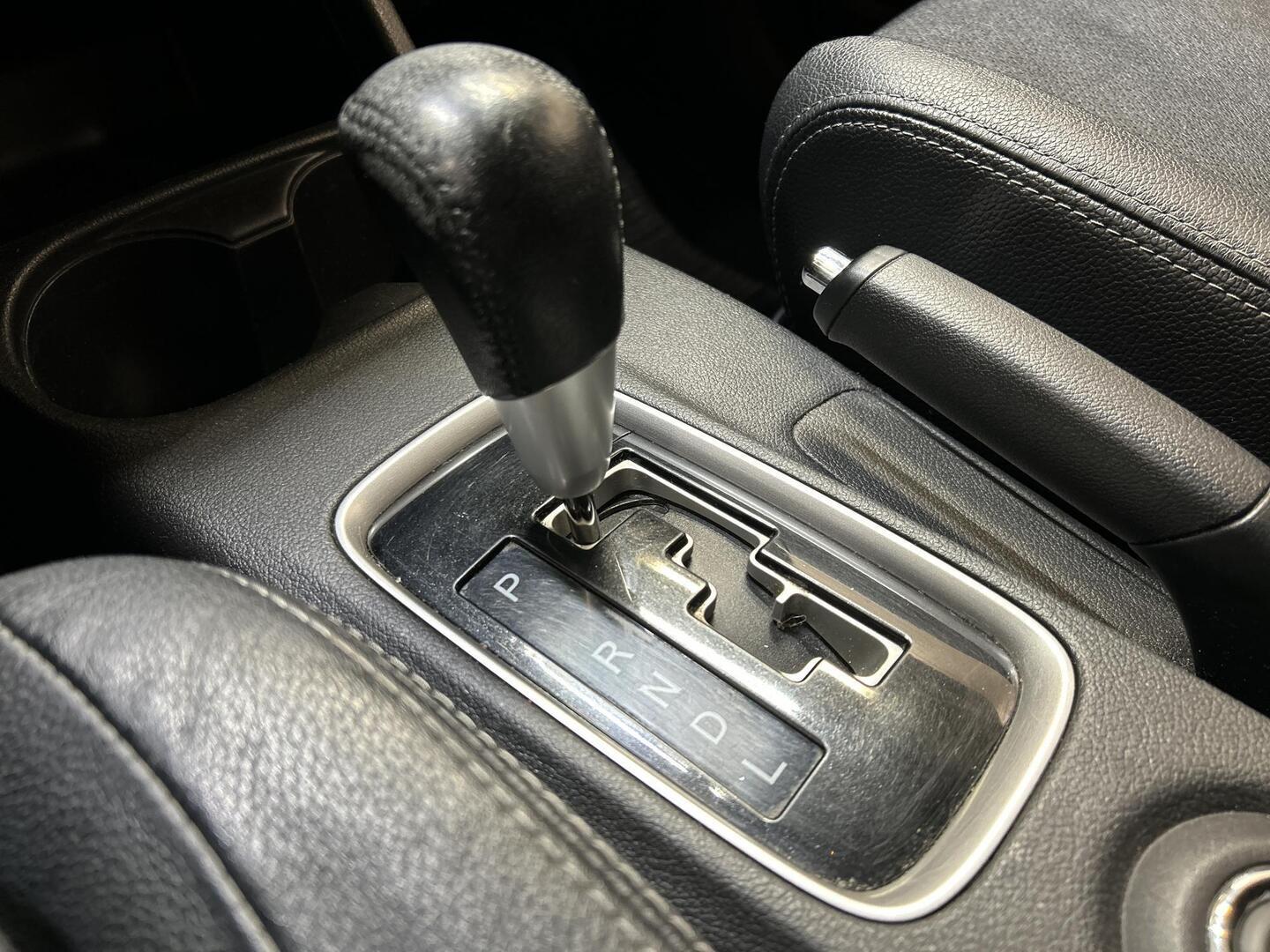 MITSUBISHI Outlander 2016