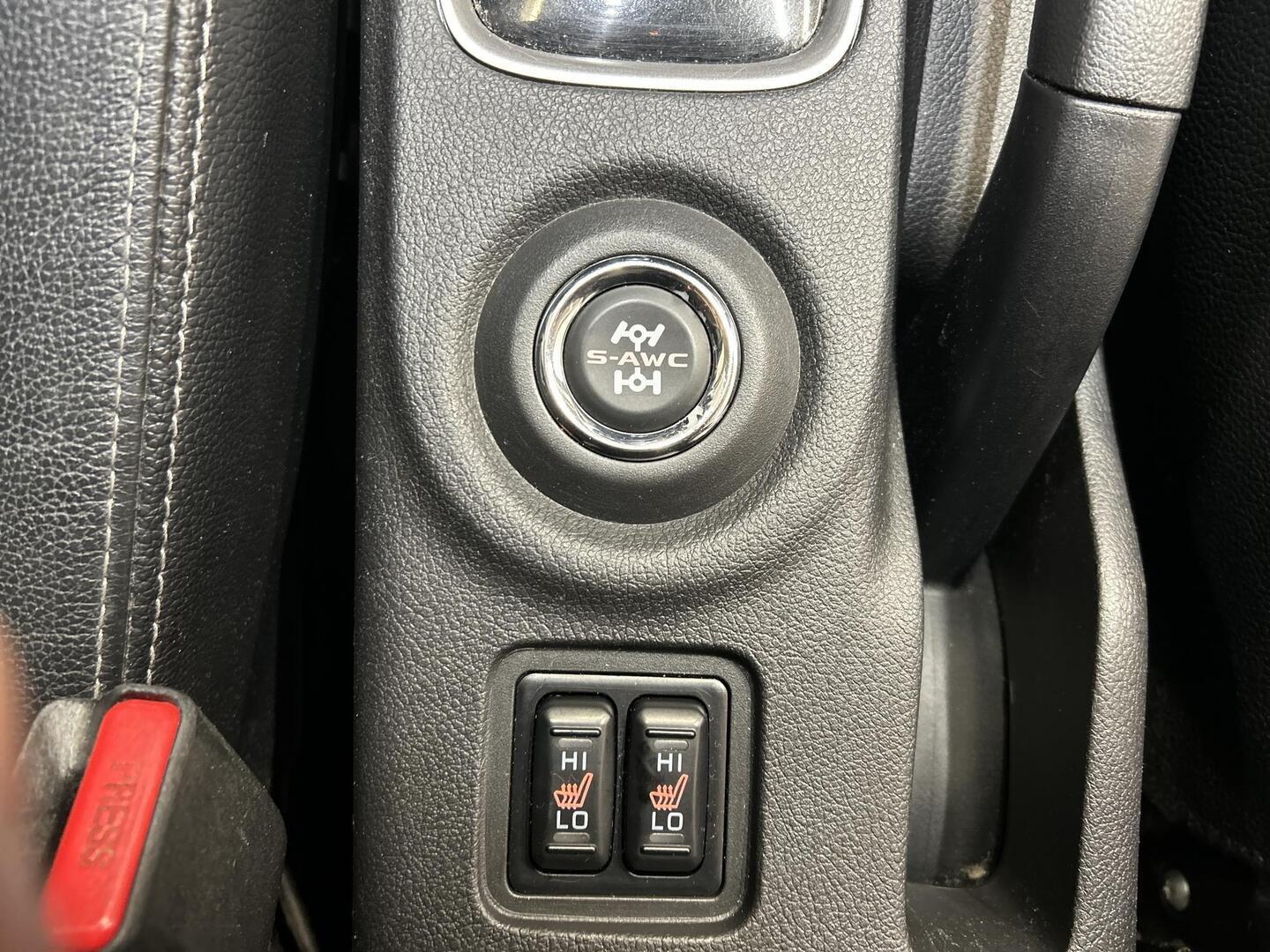 MITSUBISHI Outlander 2016