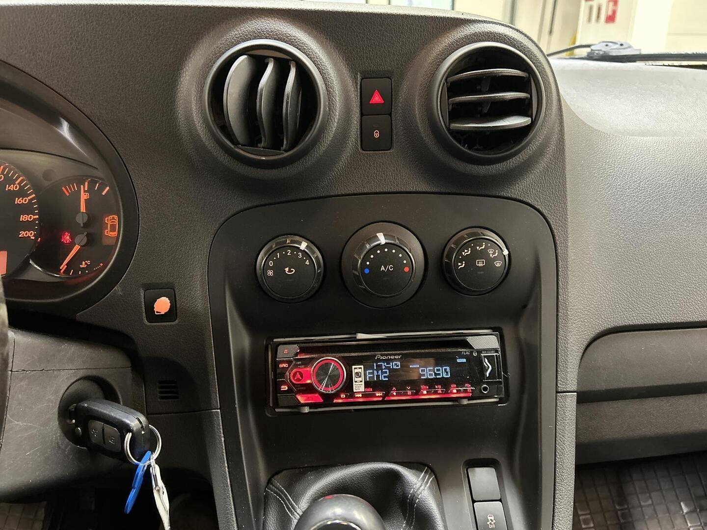 MERCEDES-BENZ Citan 2013