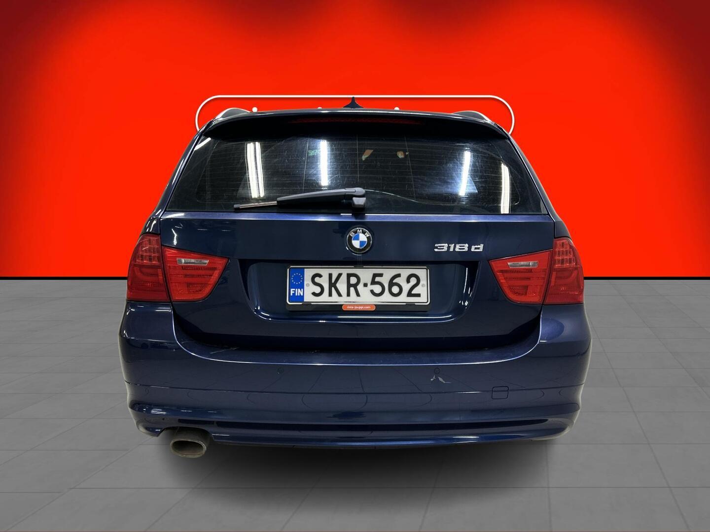 BMW 318 2012