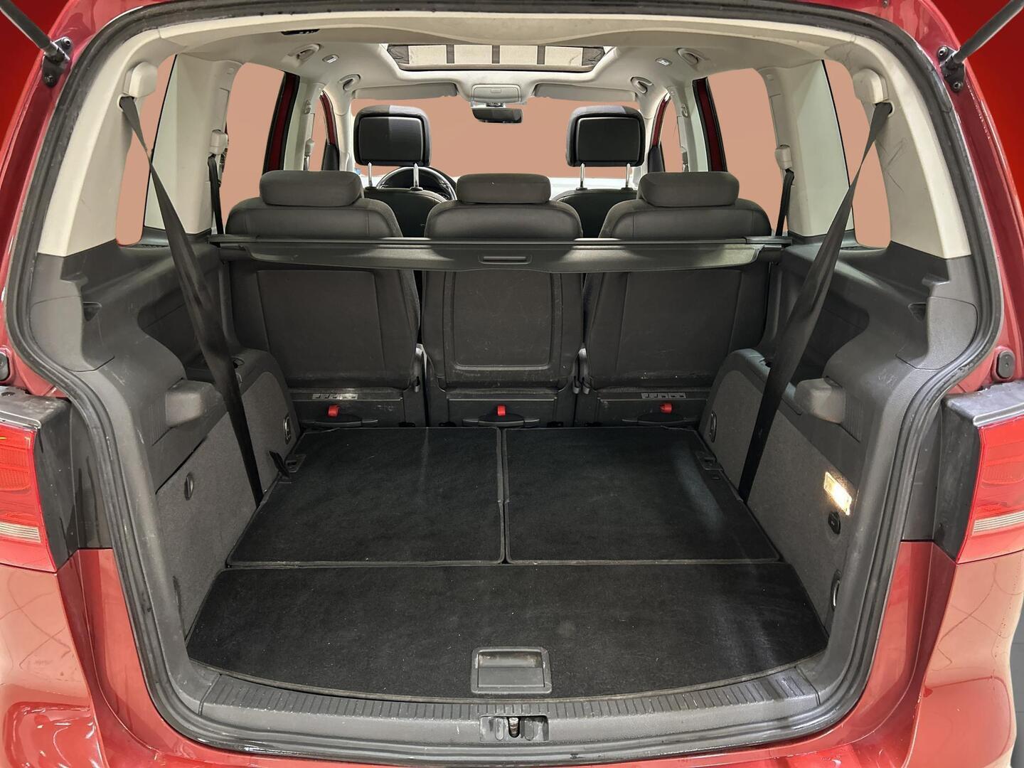 VOLKSWAGEN Touran 2013