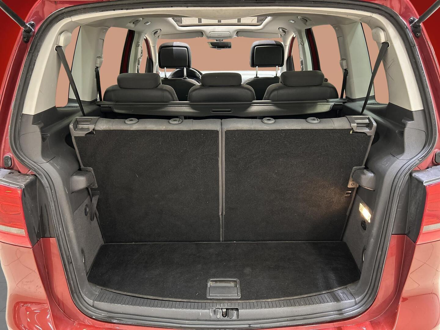 VOLKSWAGEN Touran 2013