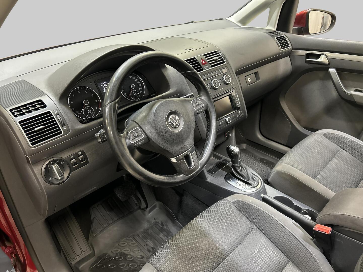 VOLKSWAGEN Touran 2013
