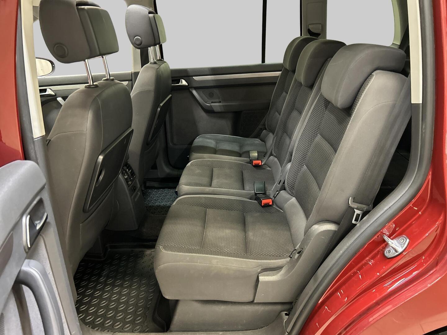 VOLKSWAGEN Touran 2013