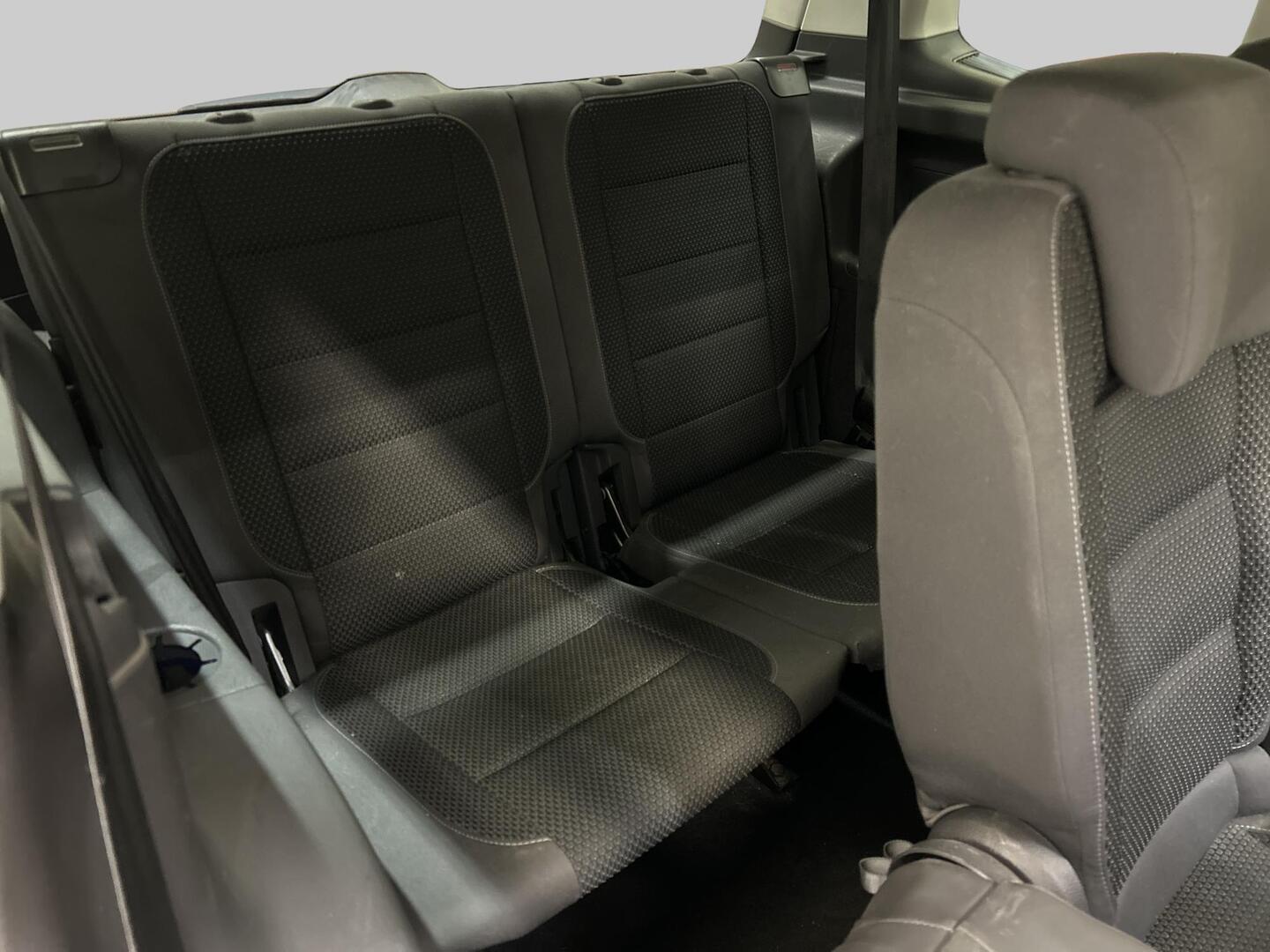 VOLKSWAGEN Touran 2013
