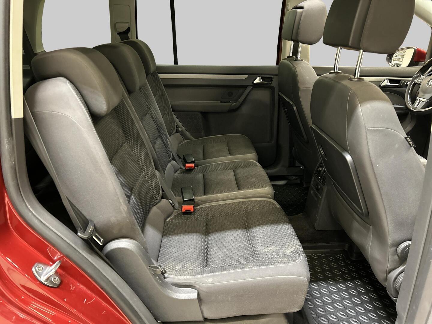 VOLKSWAGEN Touran 2013