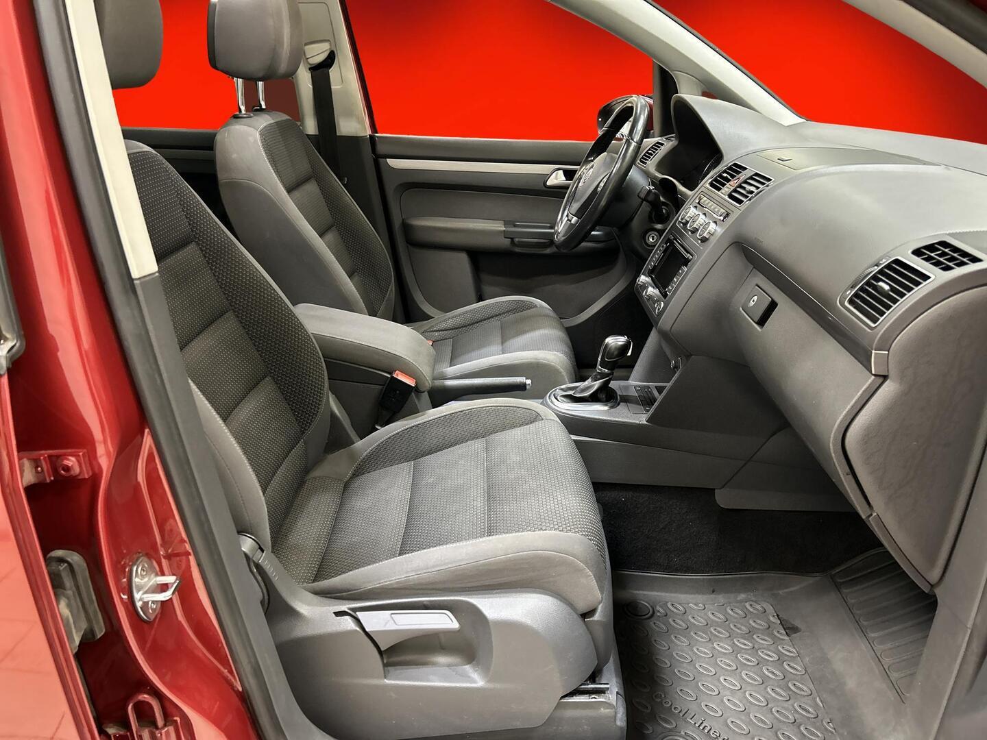 VOLKSWAGEN Touran 2013