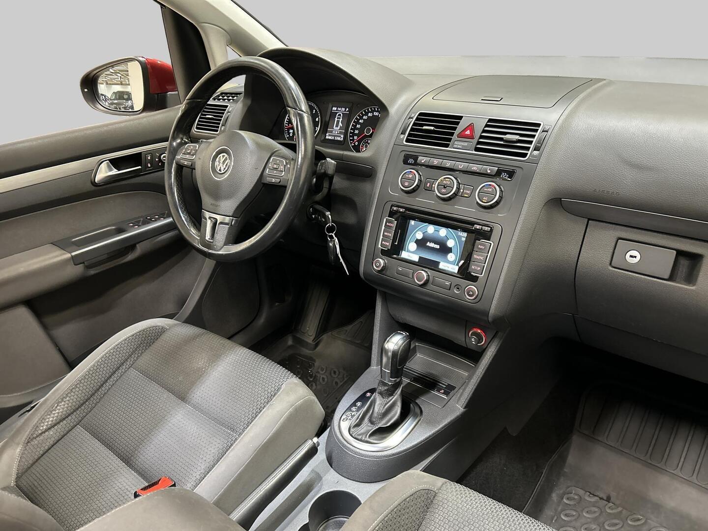 VOLKSWAGEN Touran 2013
