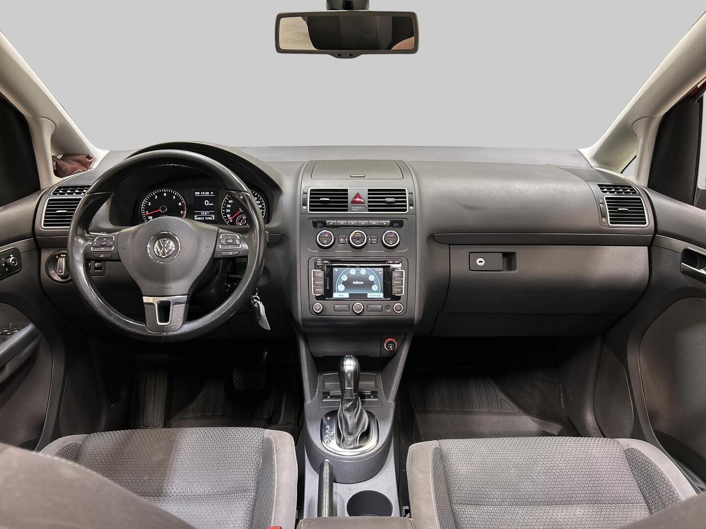 VOLKSWAGEN Touran 2013