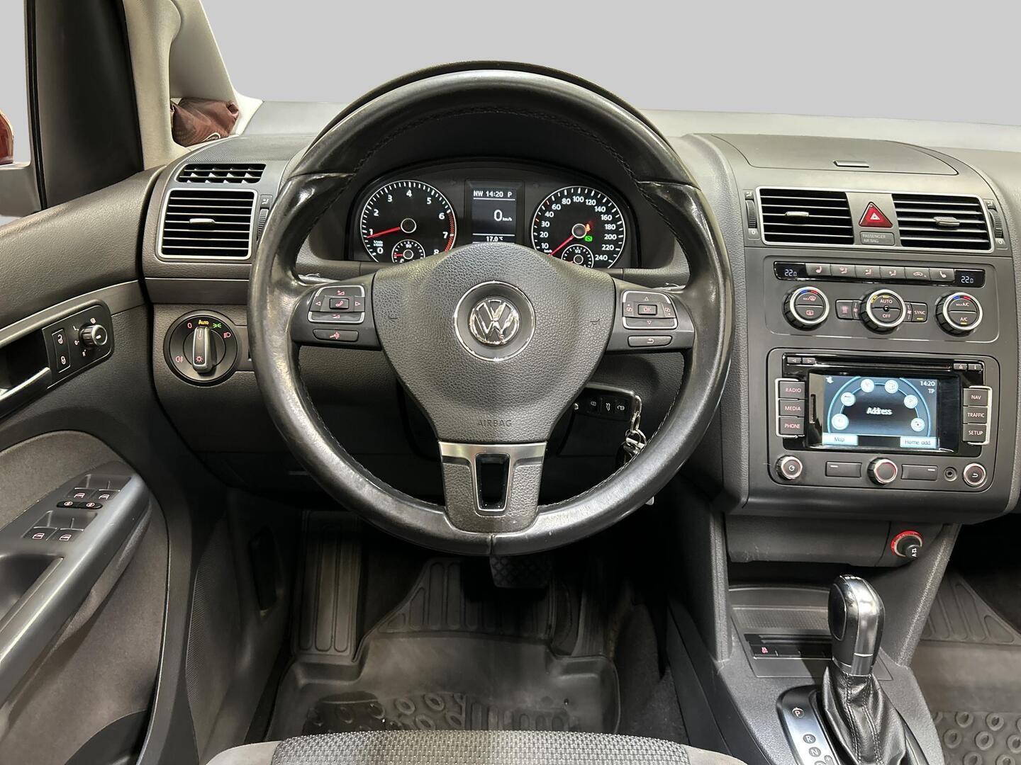 VOLKSWAGEN Touran 2013