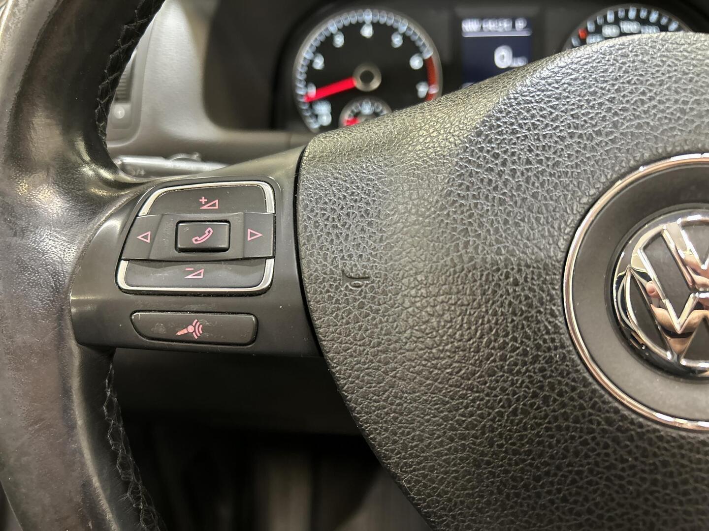 VOLKSWAGEN Touran 2013