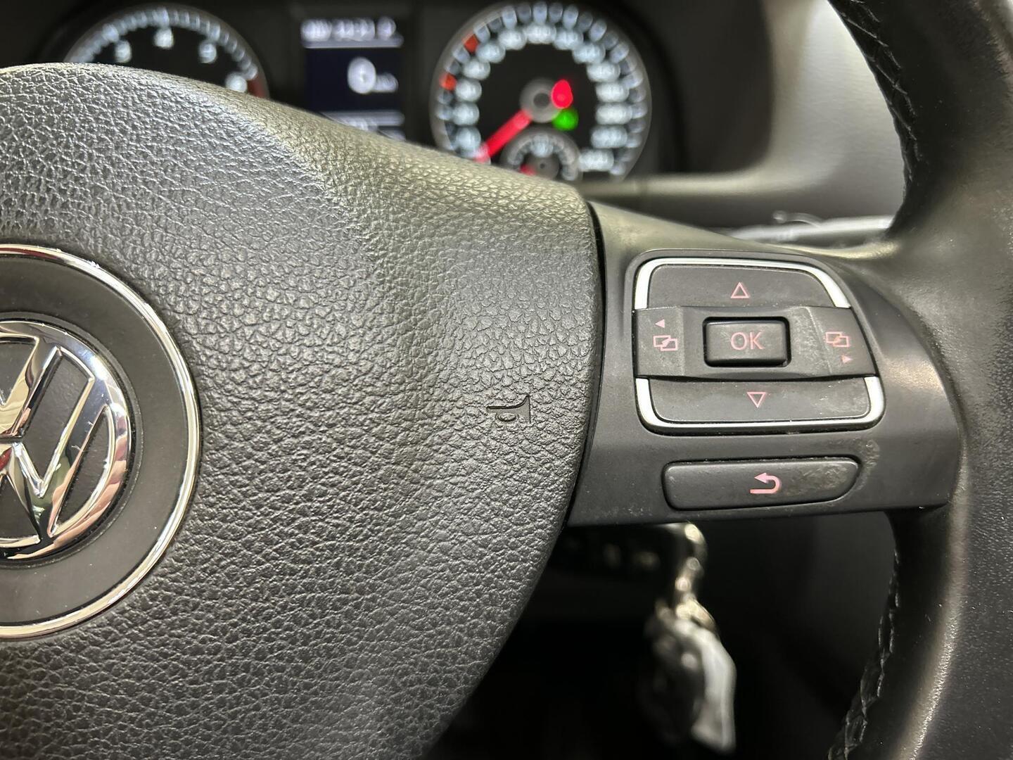 VOLKSWAGEN Touran 2013