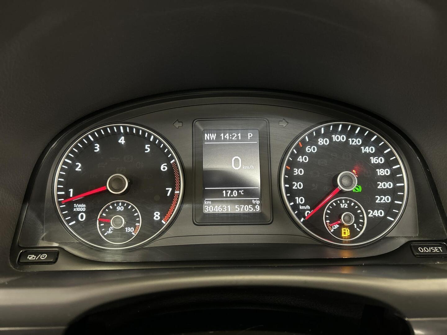 VOLKSWAGEN Touran 2013