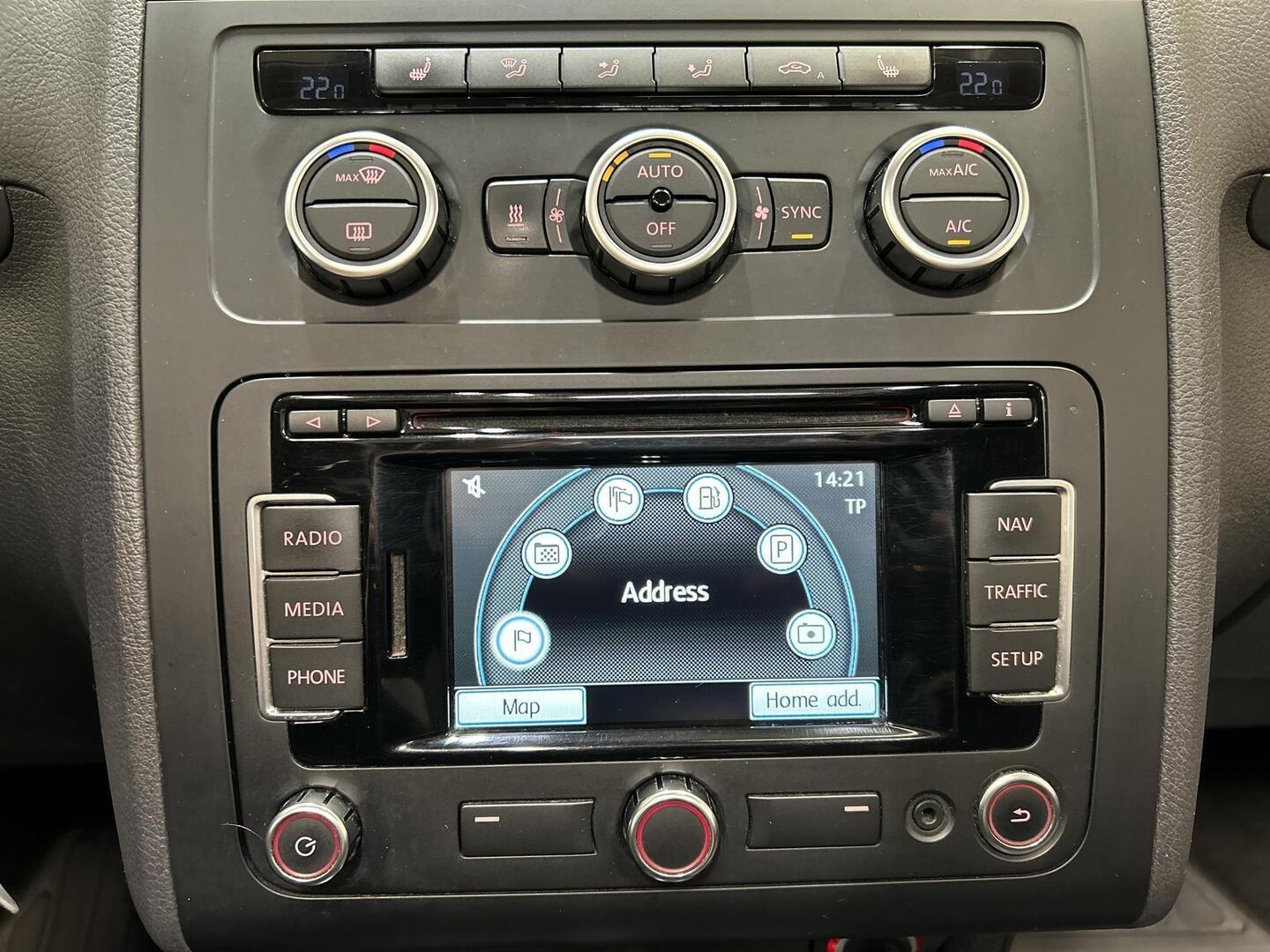 VOLKSWAGEN Touran 2013