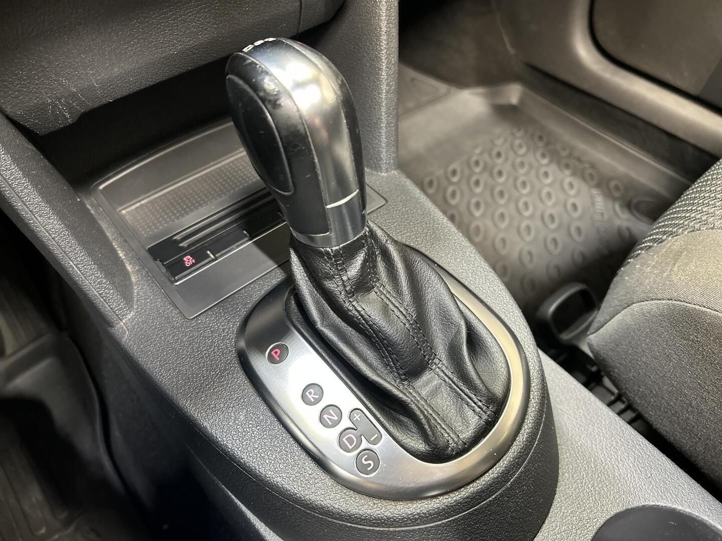VOLKSWAGEN Touran 2013