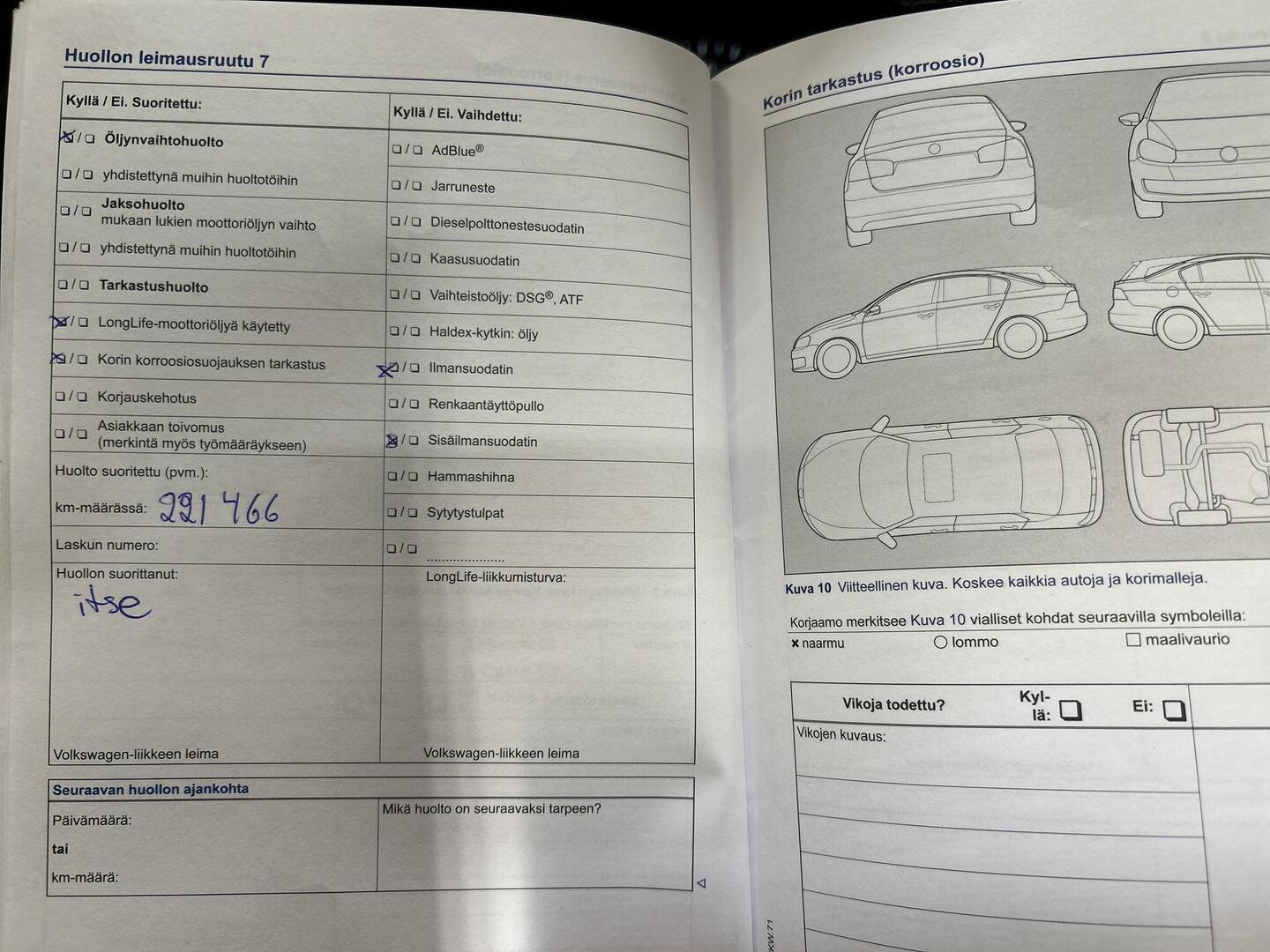 VOLKSWAGEN Touran 2013