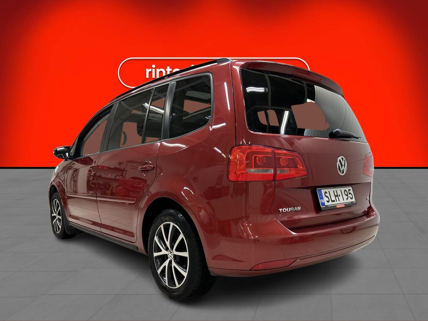 VOLKSWAGEN Touran 2013