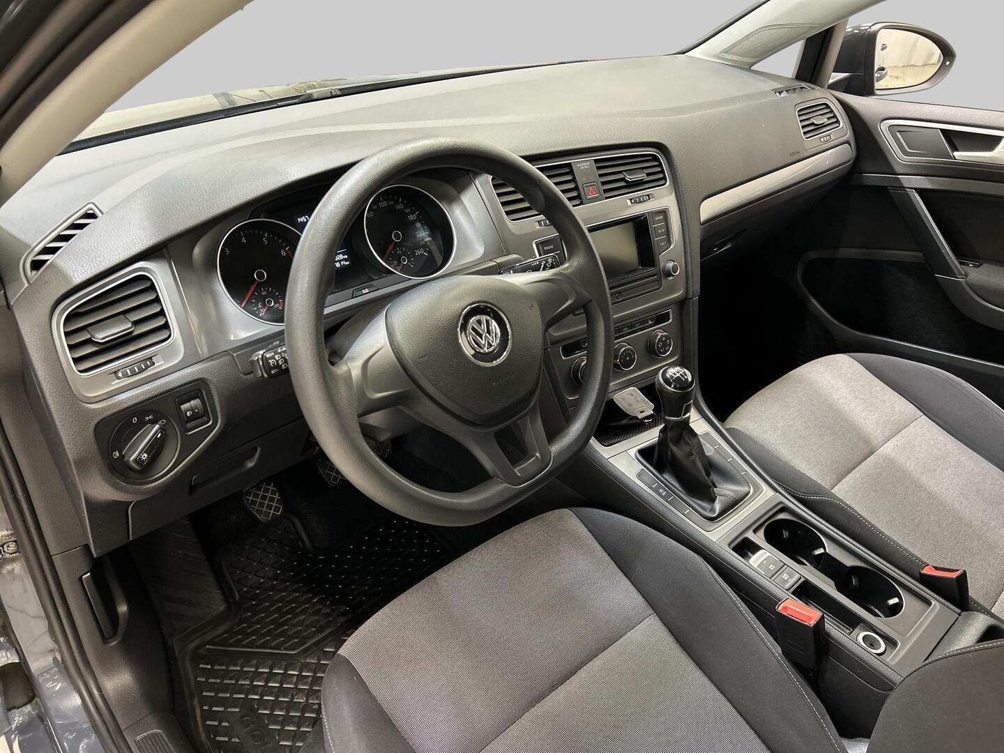 VOLKSWAGEN Golf 2016