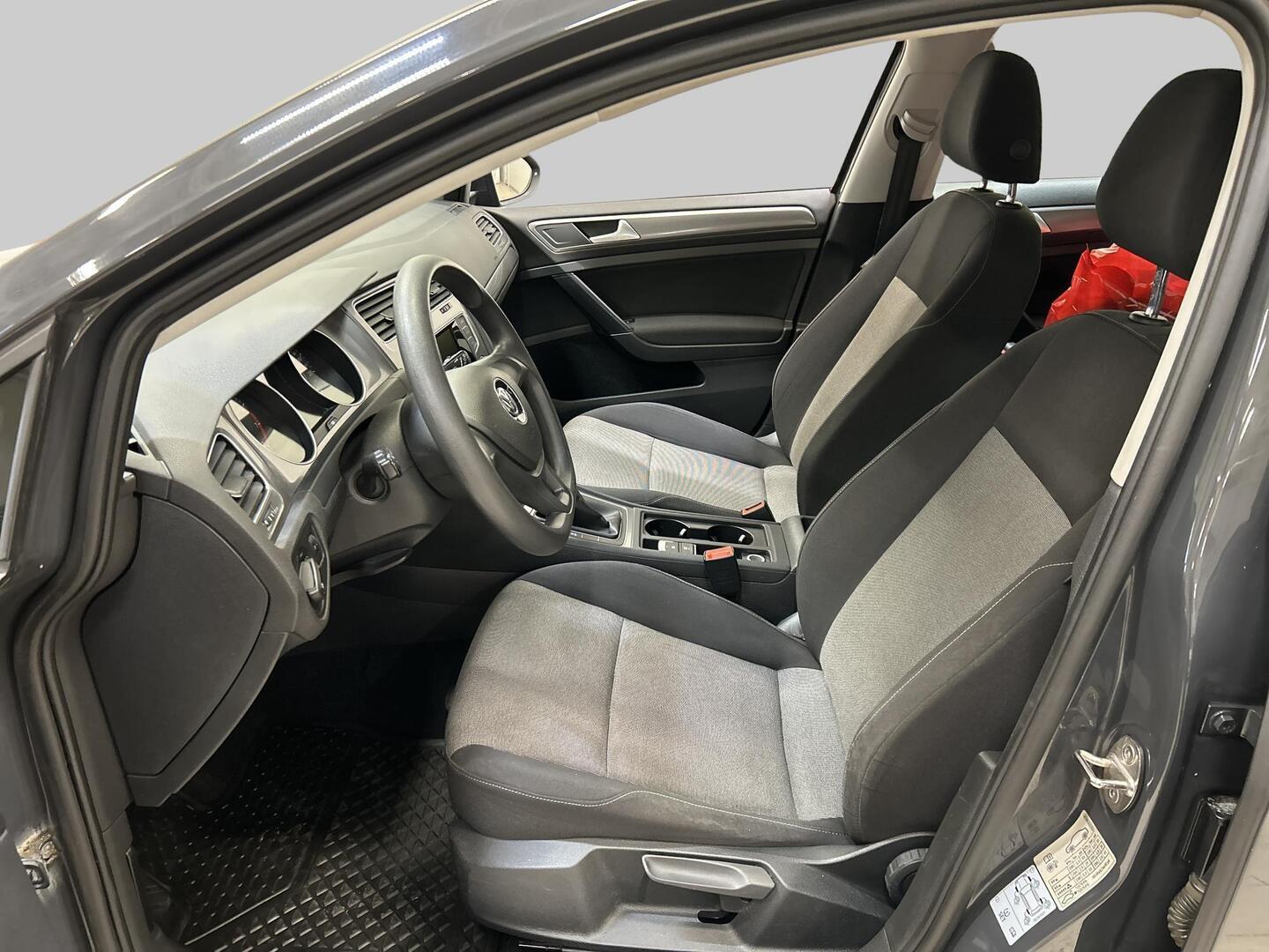VOLKSWAGEN Golf 2016