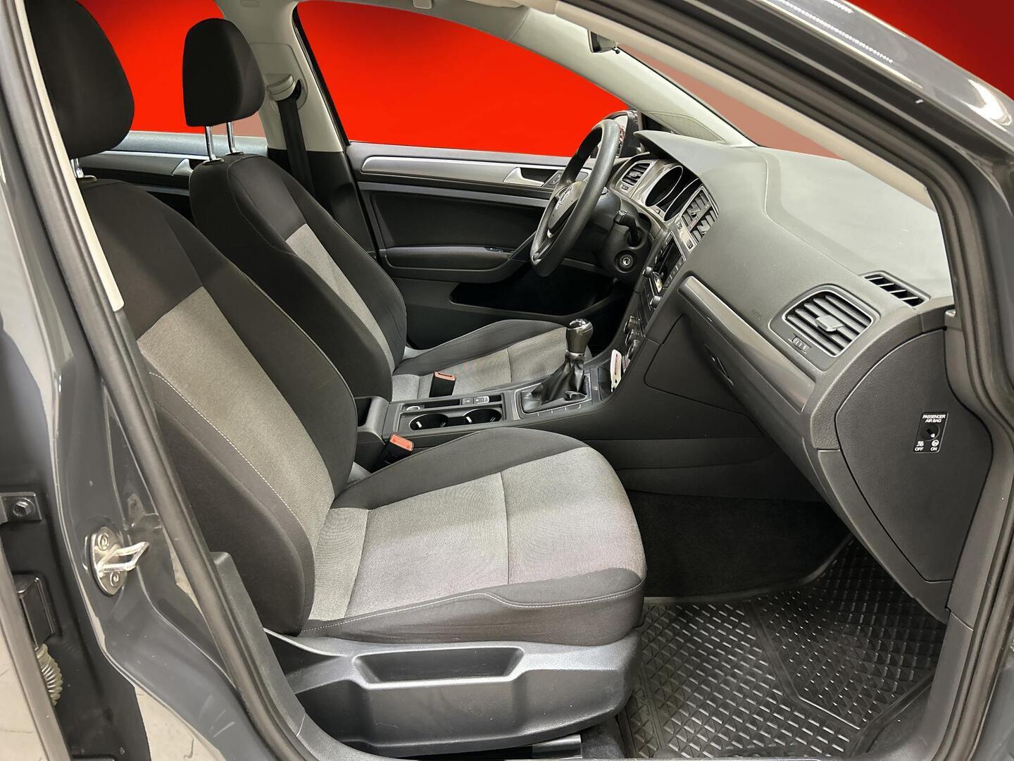 VOLKSWAGEN Golf 2016