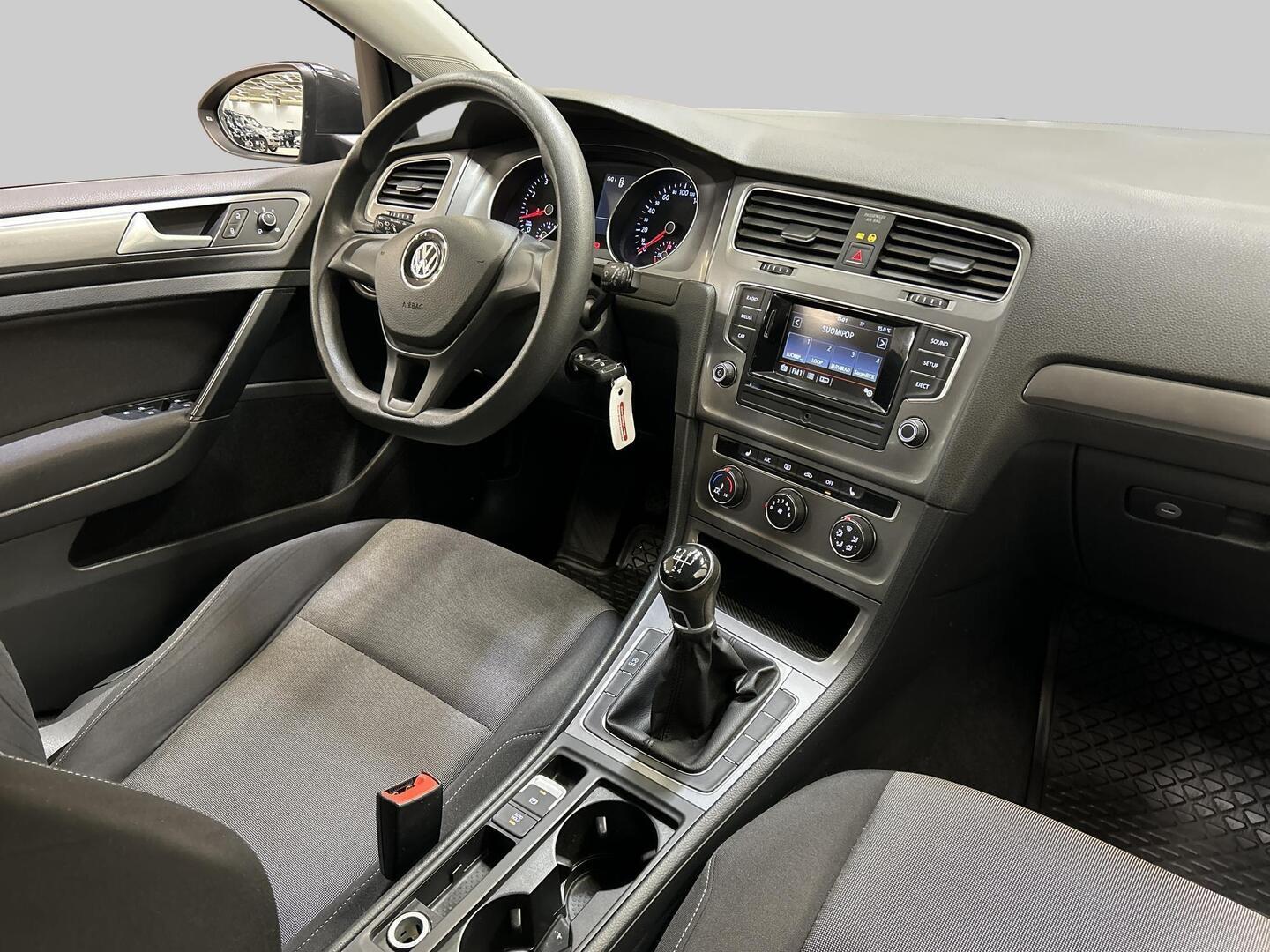 VOLKSWAGEN Golf 2016