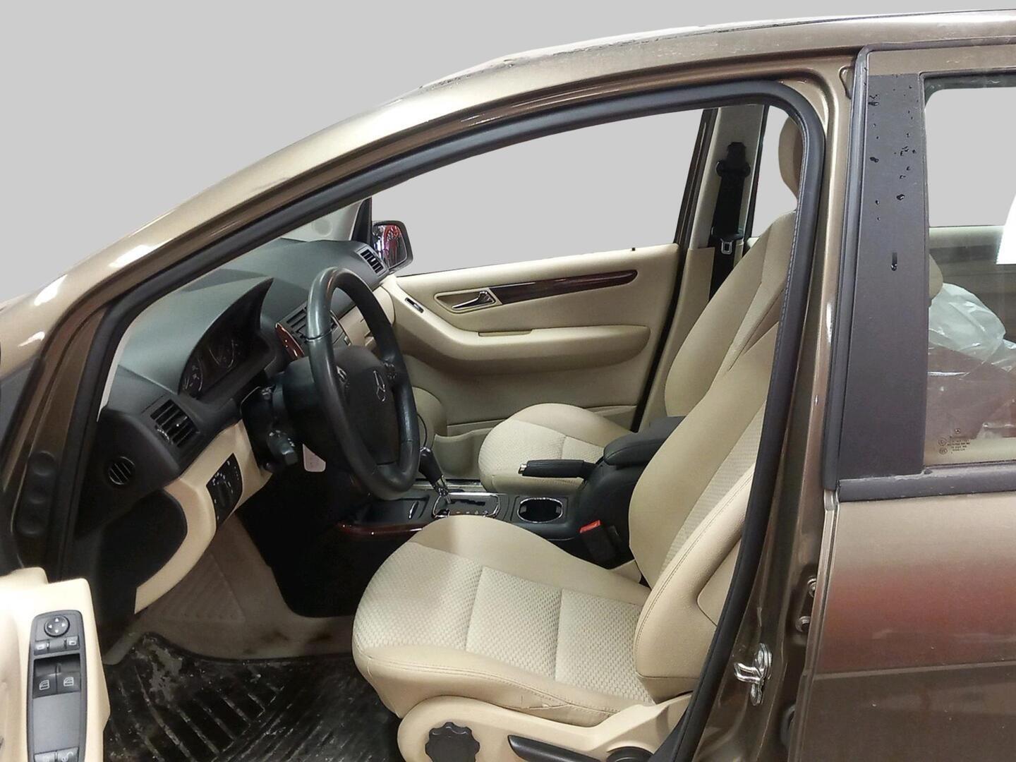 MERCEDES-BENZ A 2010