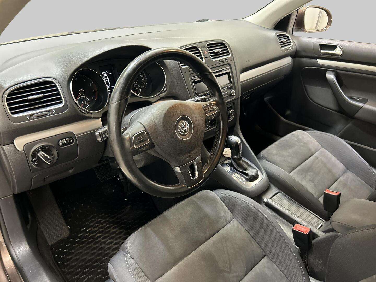 VOLKSWAGEN Golf 2012