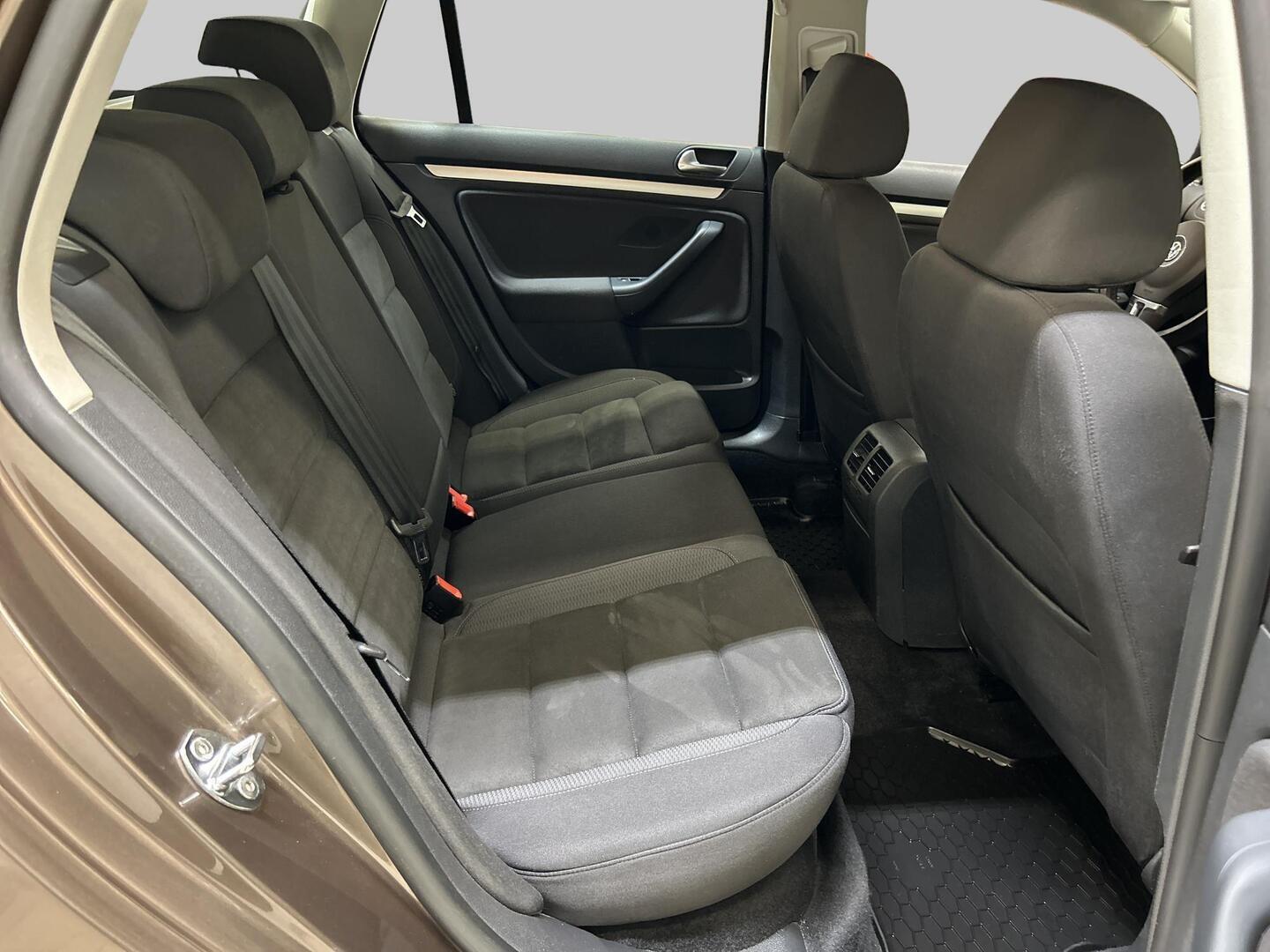 VOLKSWAGEN Golf 2012