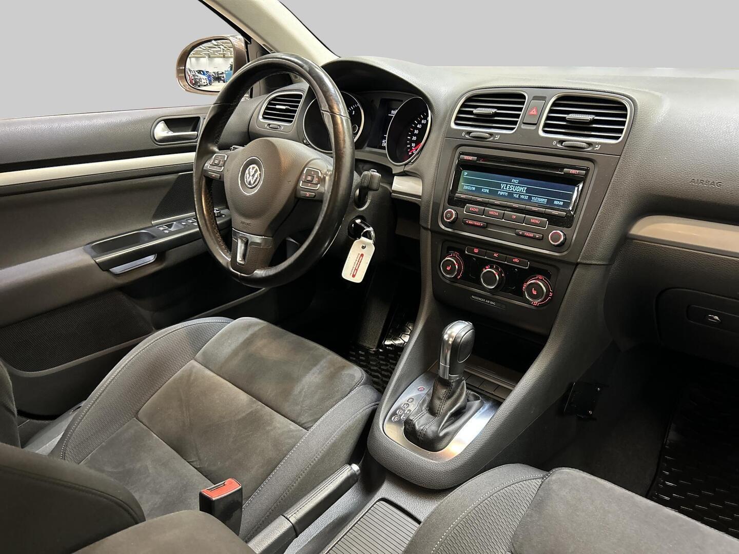 VOLKSWAGEN Golf 2012