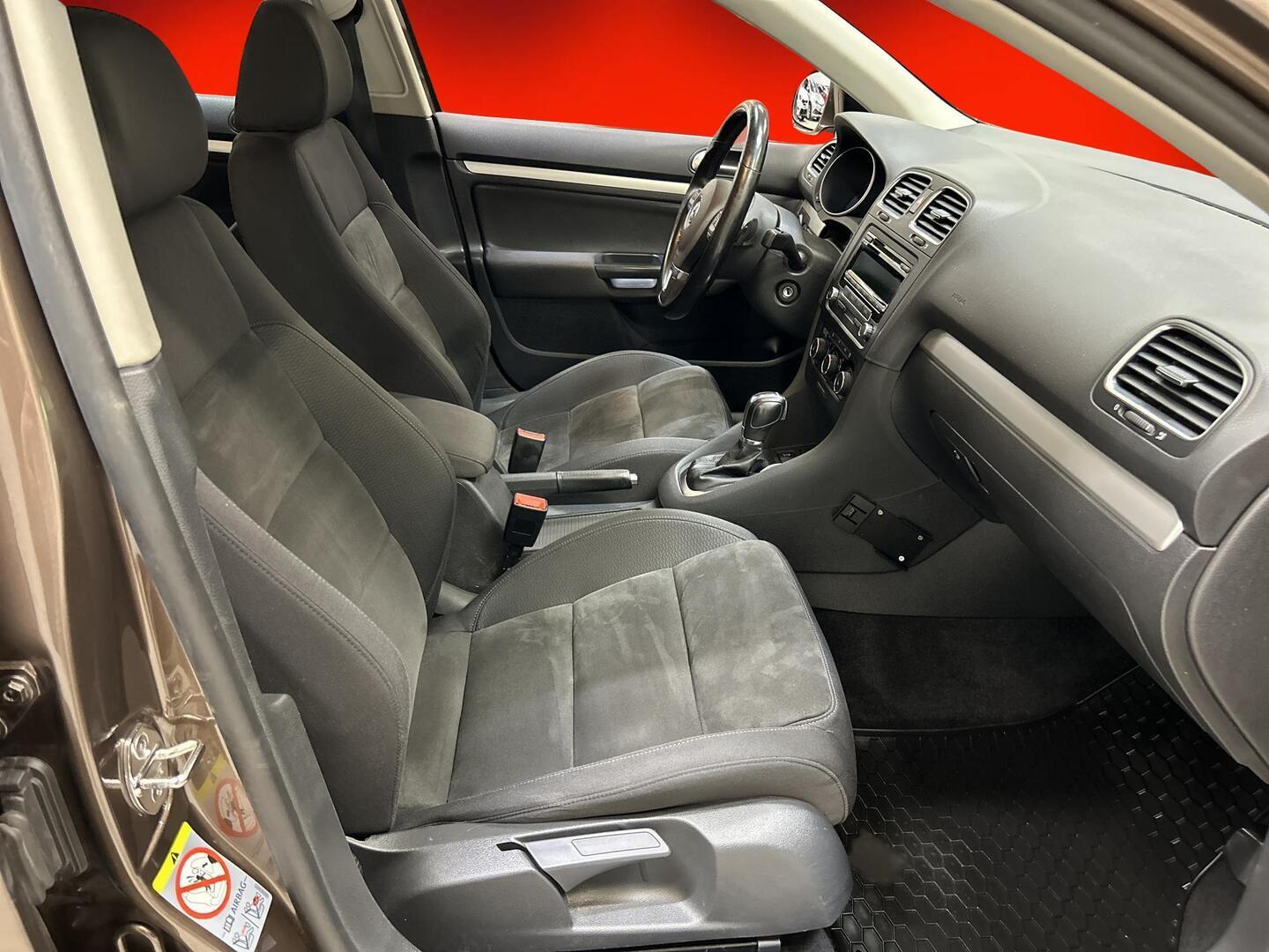 VOLKSWAGEN Golf 2012