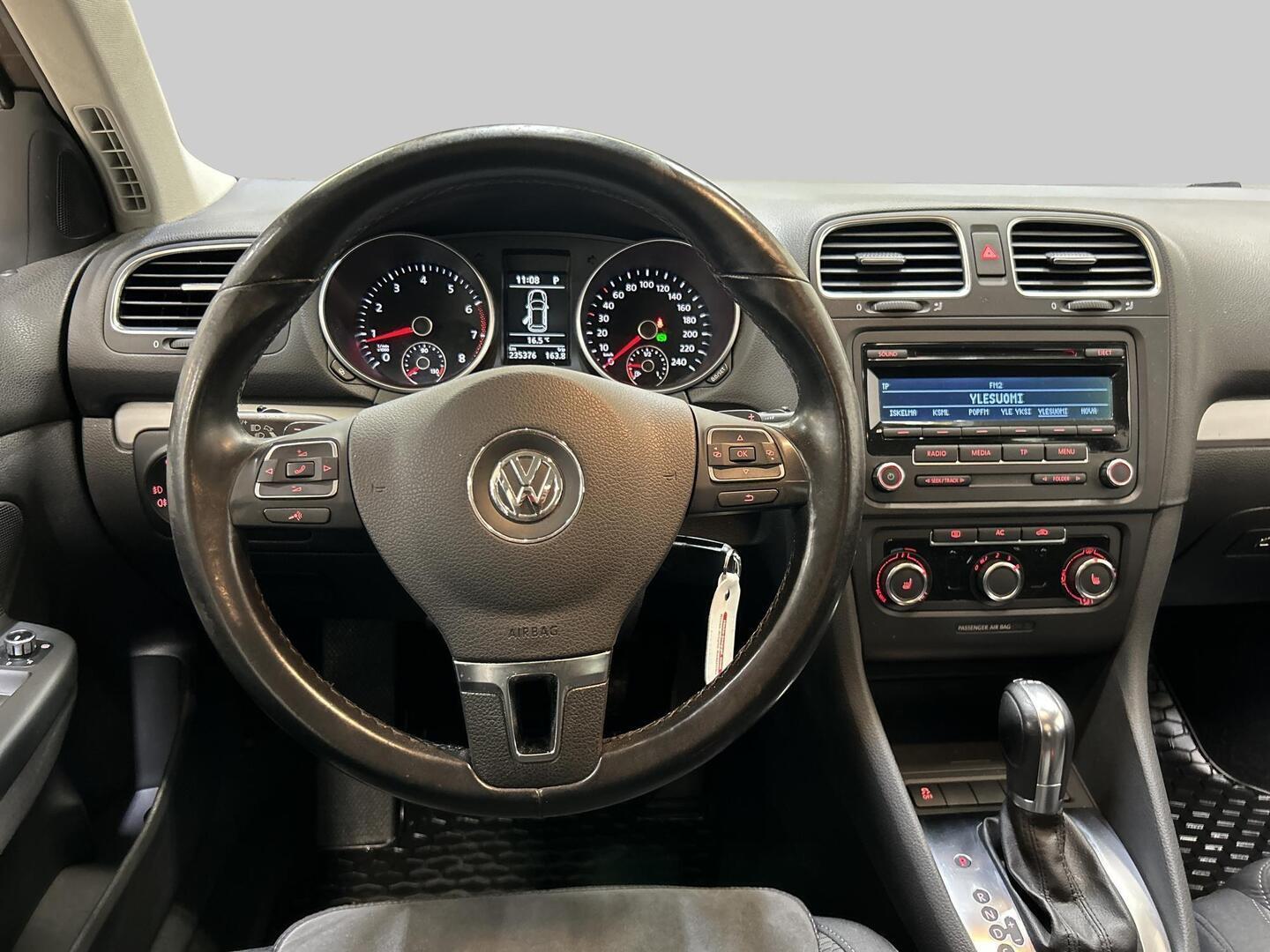 VOLKSWAGEN Golf 2012
