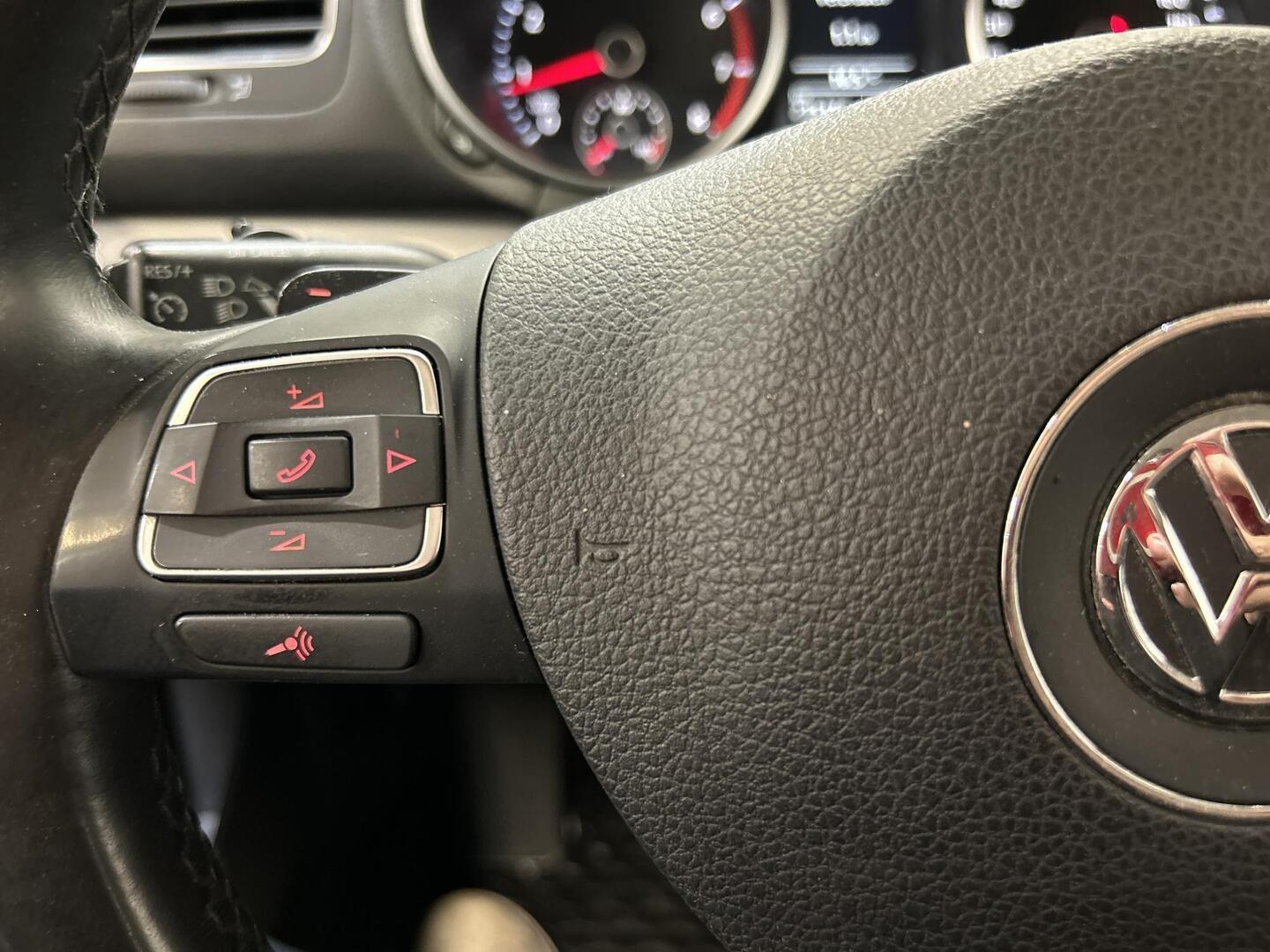 VOLKSWAGEN Golf 2012