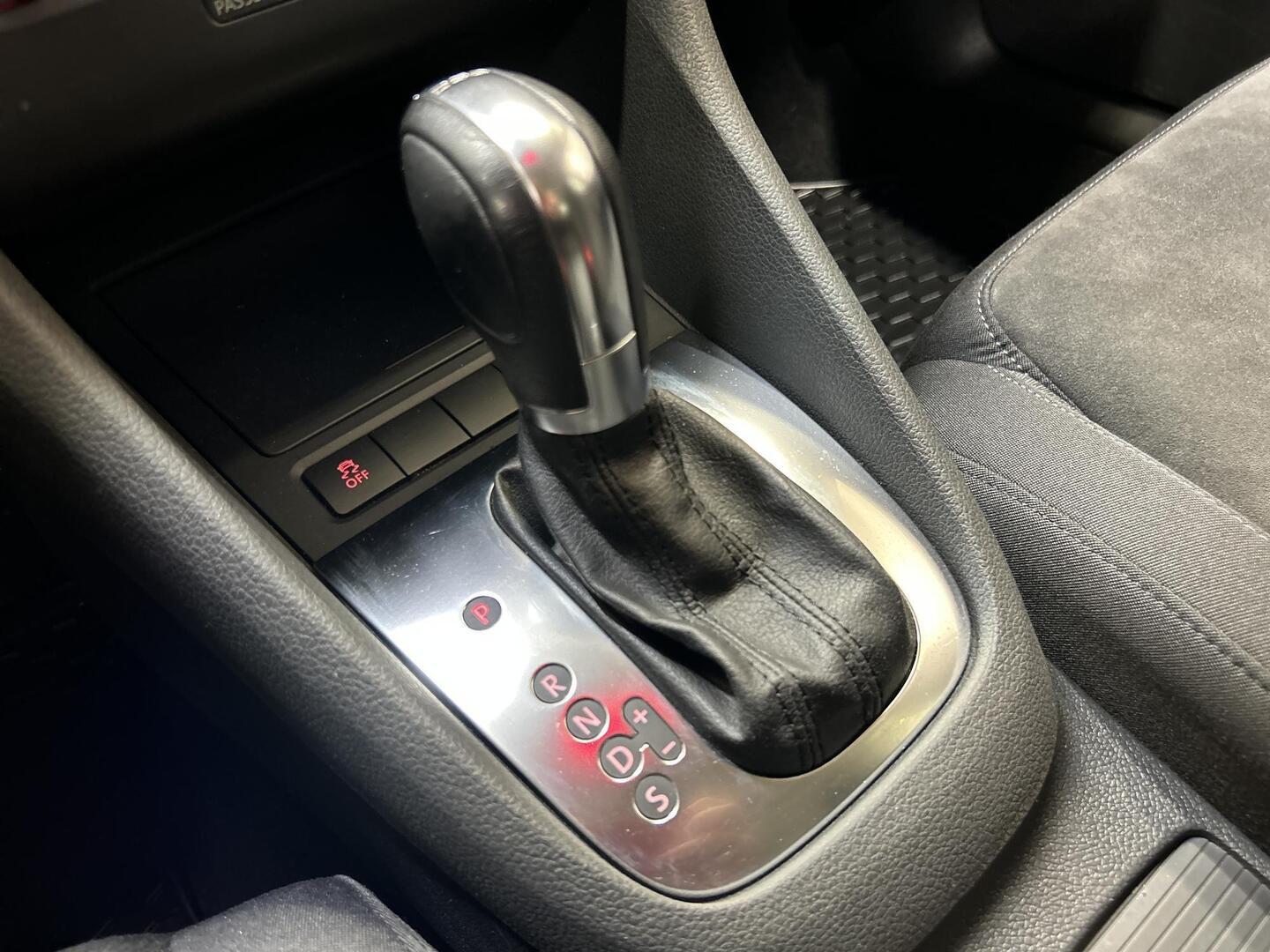 VOLKSWAGEN Golf 2012