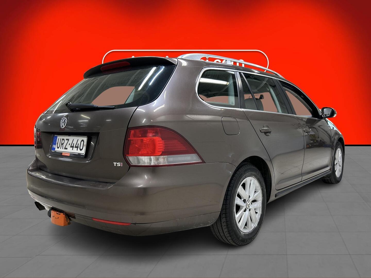 VOLKSWAGEN Golf 2012