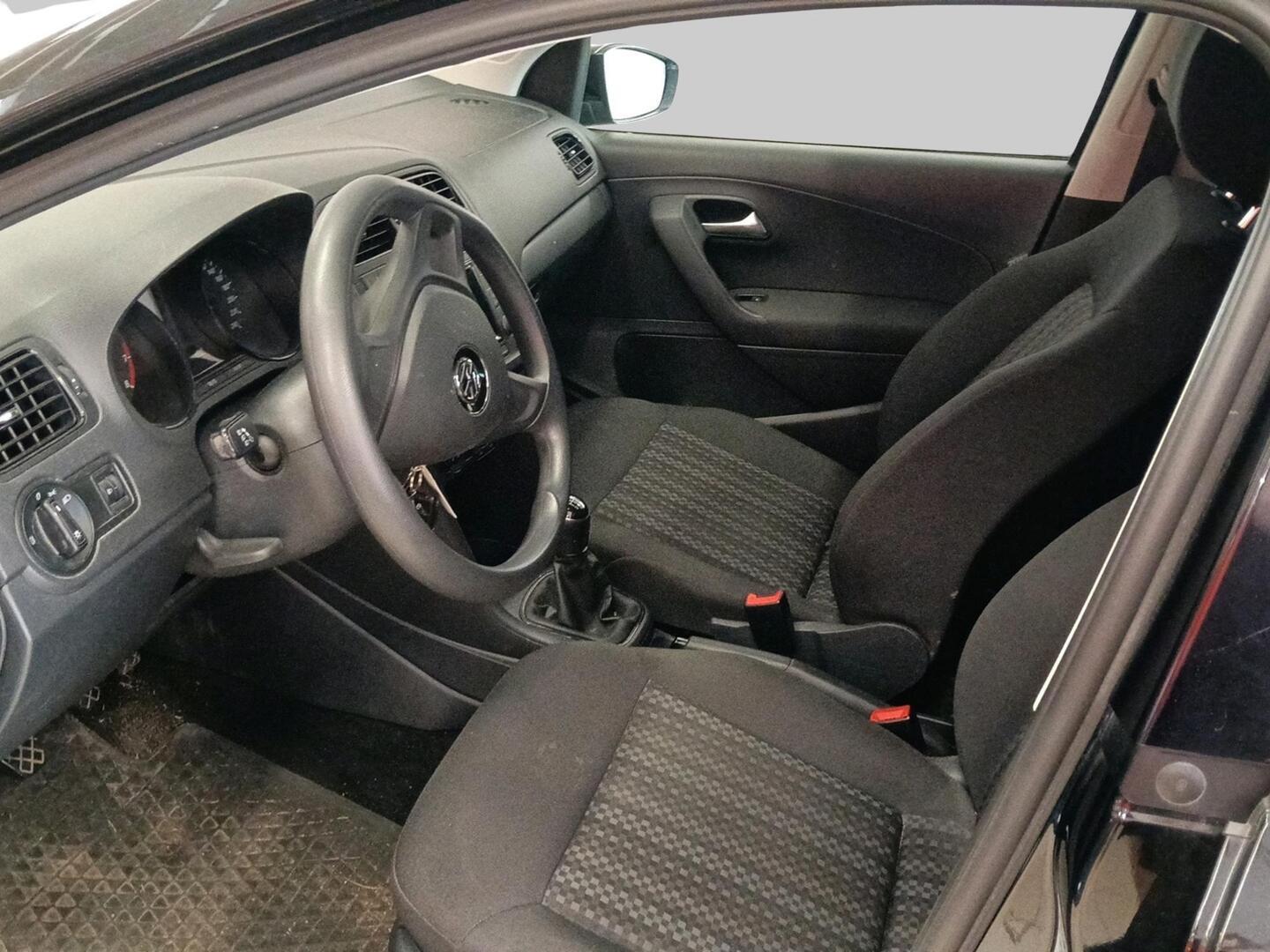 VOLKSWAGEN Polo 2016
