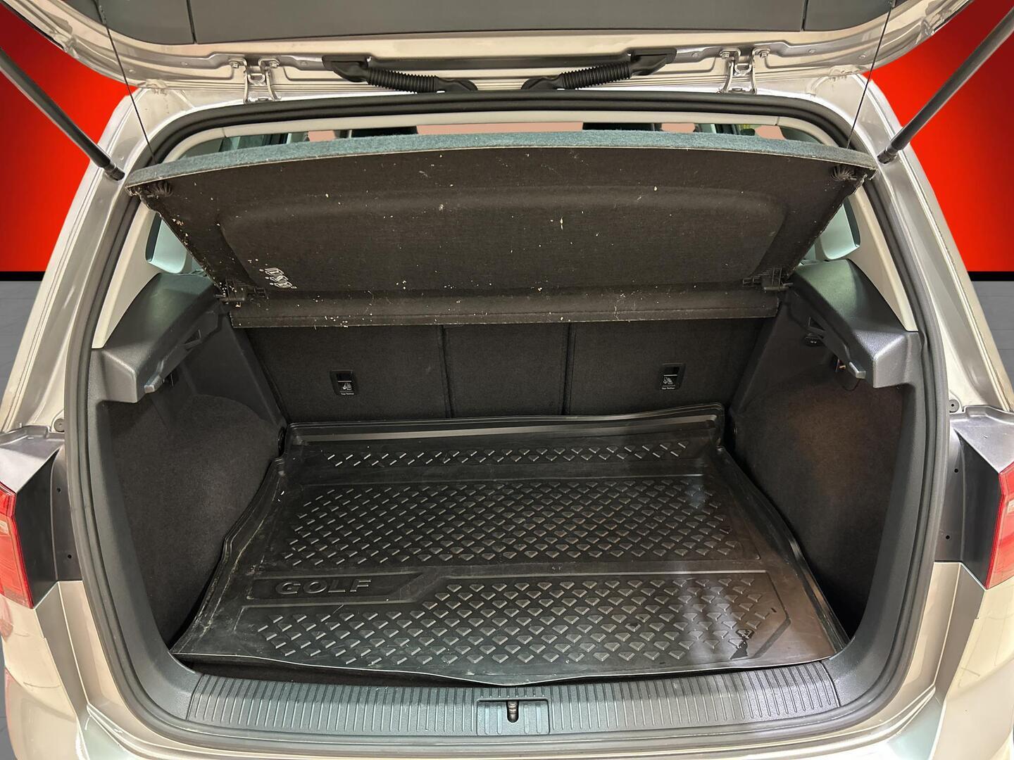 VOLKSWAGEN Golf Sportsvan 2016