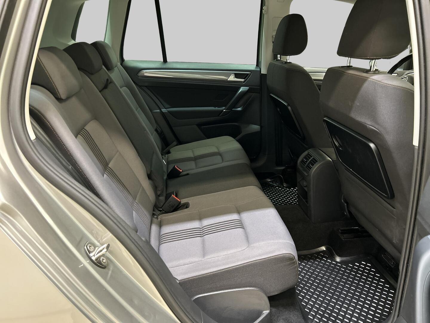 VOLKSWAGEN Golf Sportsvan 2016