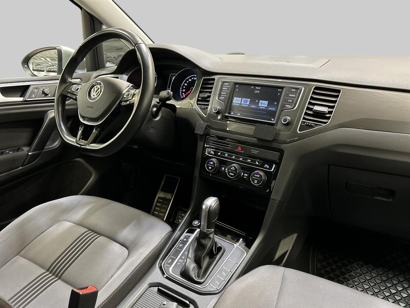 VOLKSWAGEN Golf Sportsvan 2016