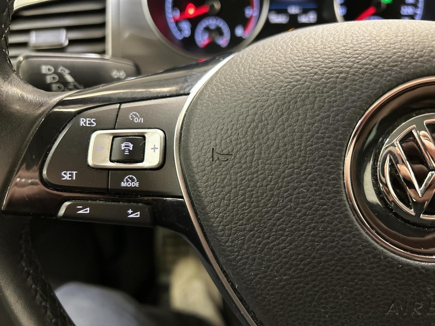 VOLKSWAGEN Golf Sportsvan 2016